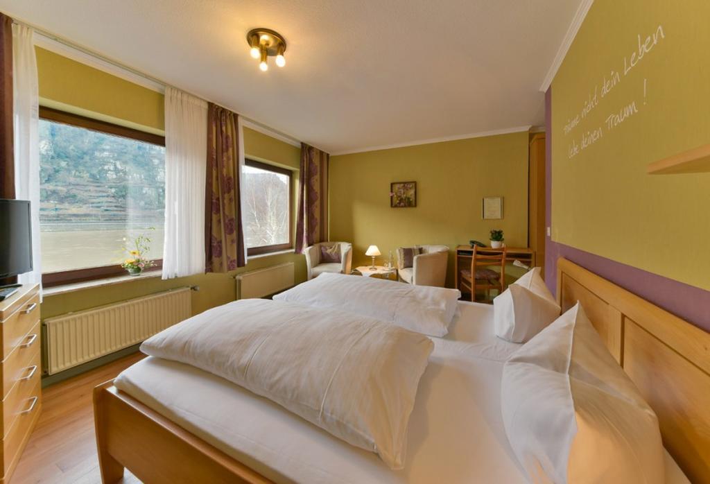 Hotel & Restaurant Krone Kestert Bagian luar foto