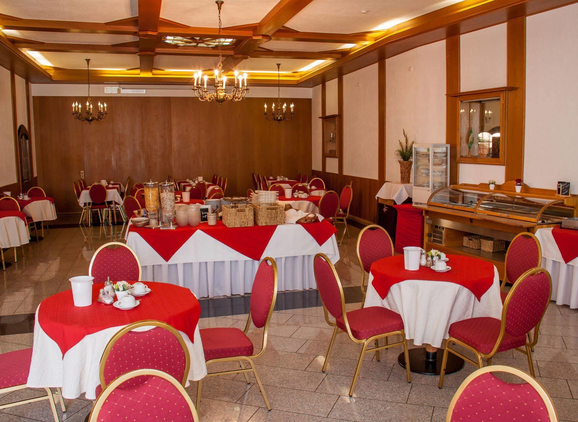 Hotel & Restaurant Krone Kestert Bagian luar foto